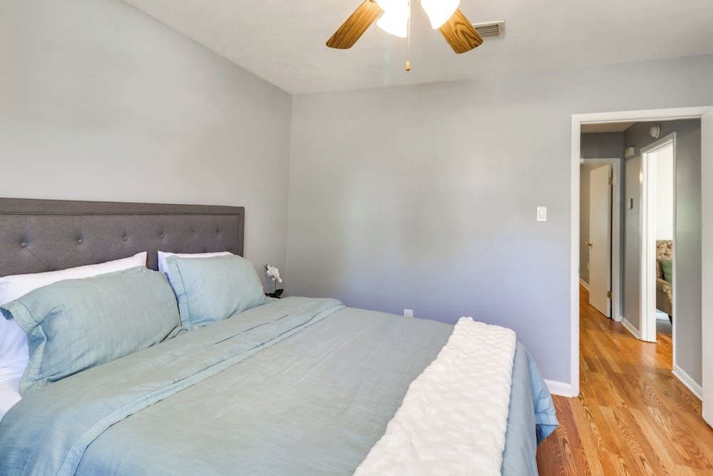 Walk to Dining & Shops: Dtwn Brookhaven Home!