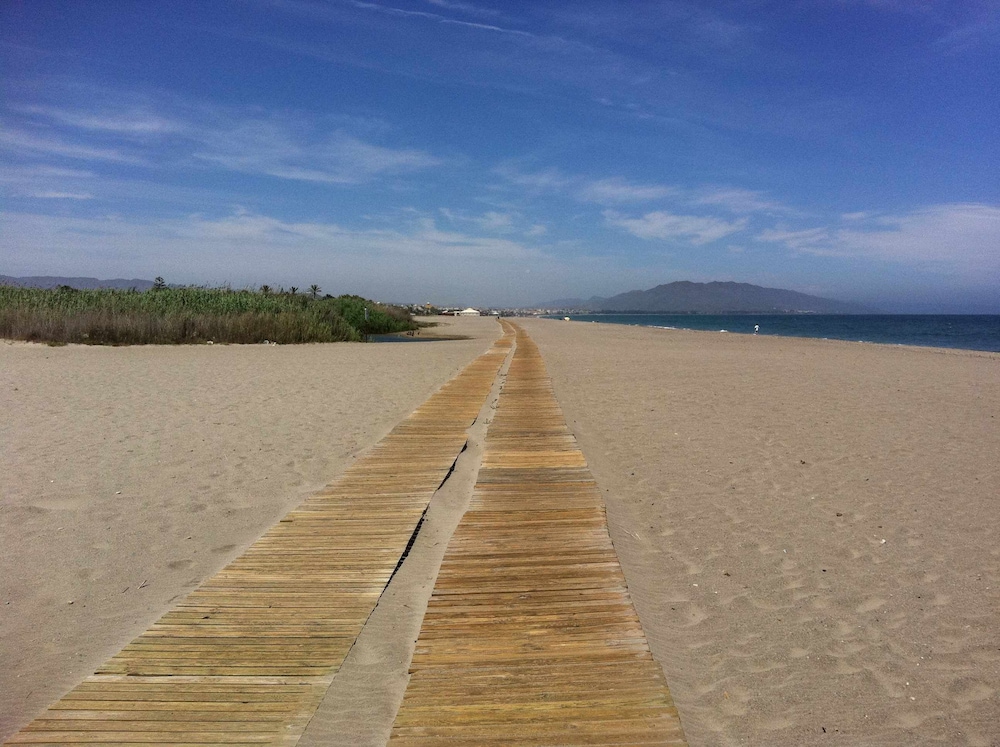 VenAVera E21B - 1 Bedroom/1Bath Beachfront WIFI