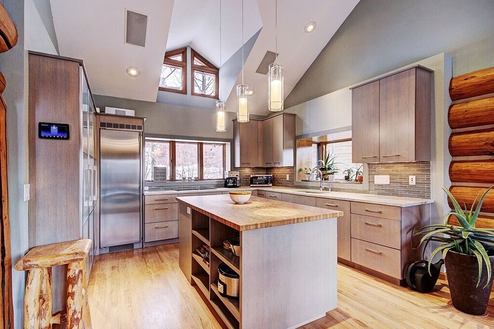 10 Southface 5 Bedroom Home by RedAwning