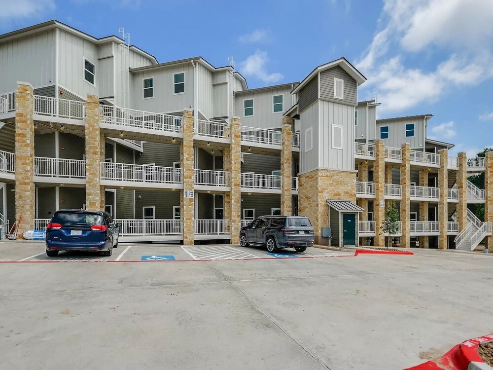 Ag 303 Gruene Penthouse Retreat 4 Bedroom Condo by RedAwning view 2
