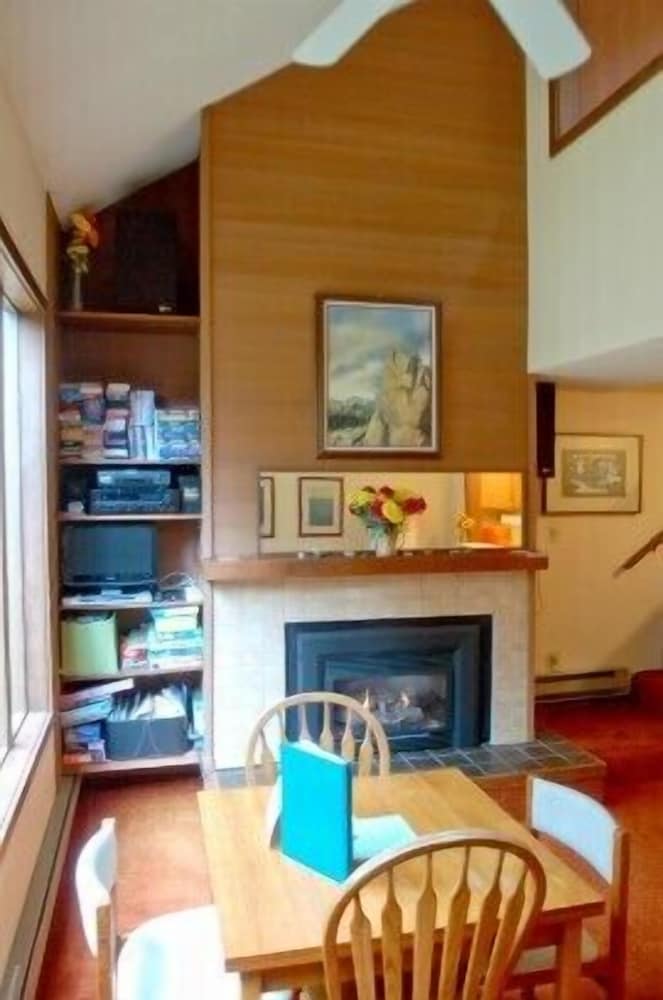 Mt Baker Lodging Condo 85 - Sleeps 4 view 4