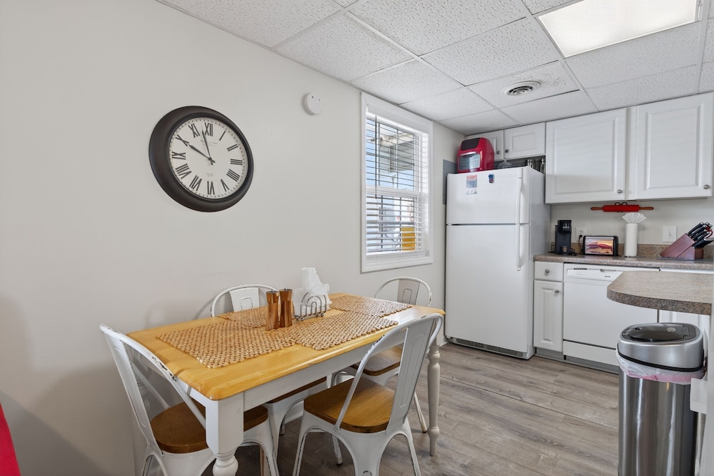 Coastal Retreat Steps From Private Beach 2 Bedroom Apts