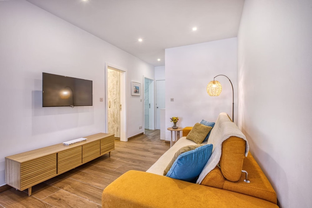 Qala Tranquil Escape - Stylish With Terrace AC