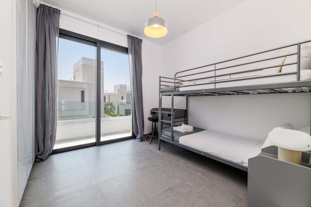 By The Beach - Sunstone Seaview Villa