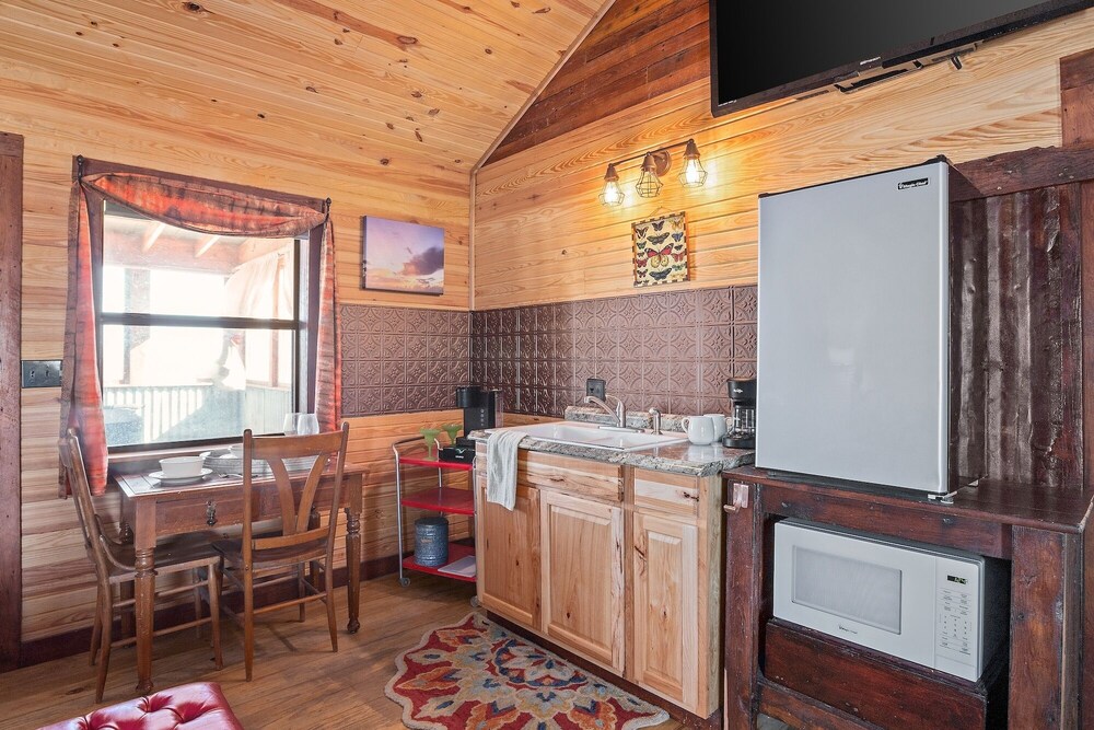 Hollmig Sunset View 1 Bedroom Cabin by RedAwning view 5