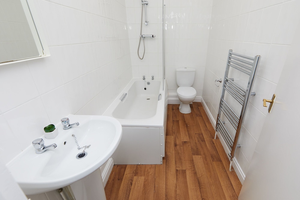 4 Bed Derby House - Long Stays- Parking
