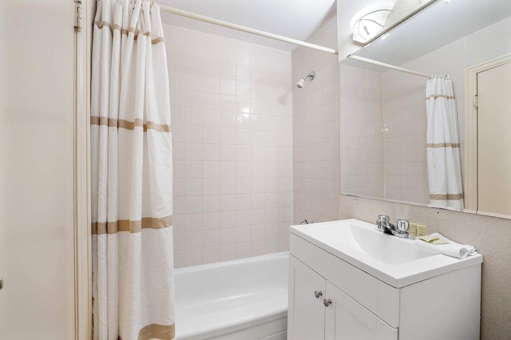 Guelph Vacations - Royal Inn and Suites at Guelph - Property Image 2