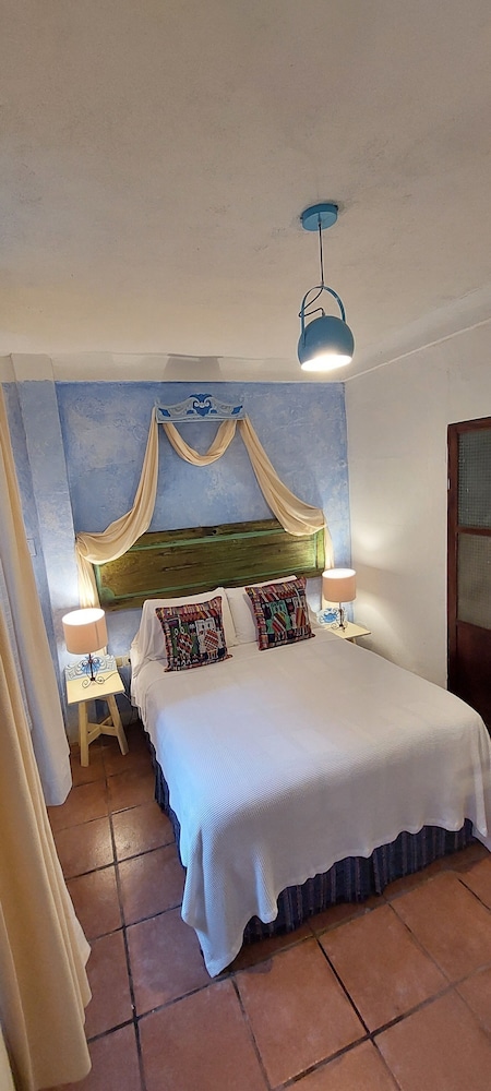 Yellow House - Hostel