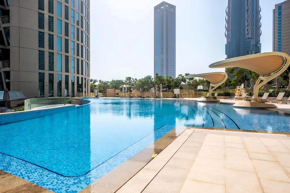 Trendy 2BR Downtown Apt Steps From Burj Khalifa