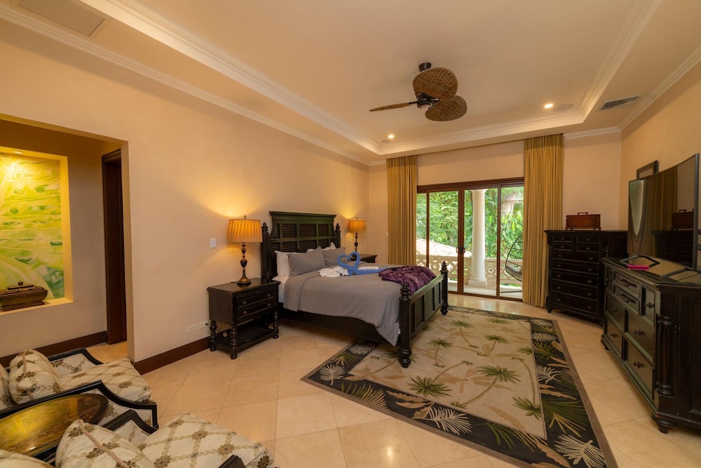 - Casa Zafiro 7 Bedrooms Private Pool