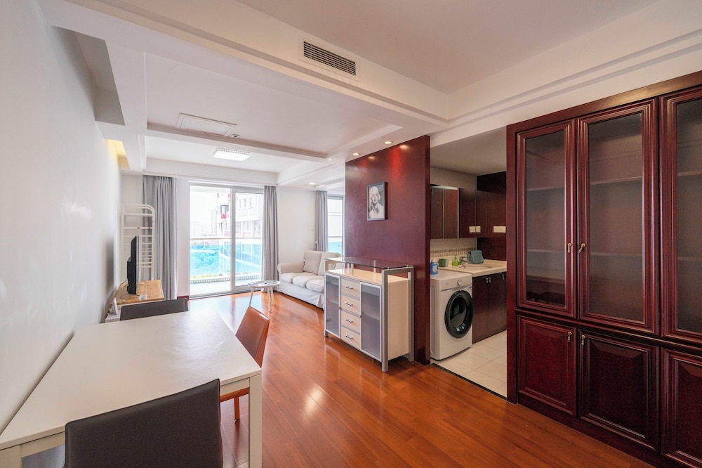 Tyms Xujiahui Modern 1BR APT
