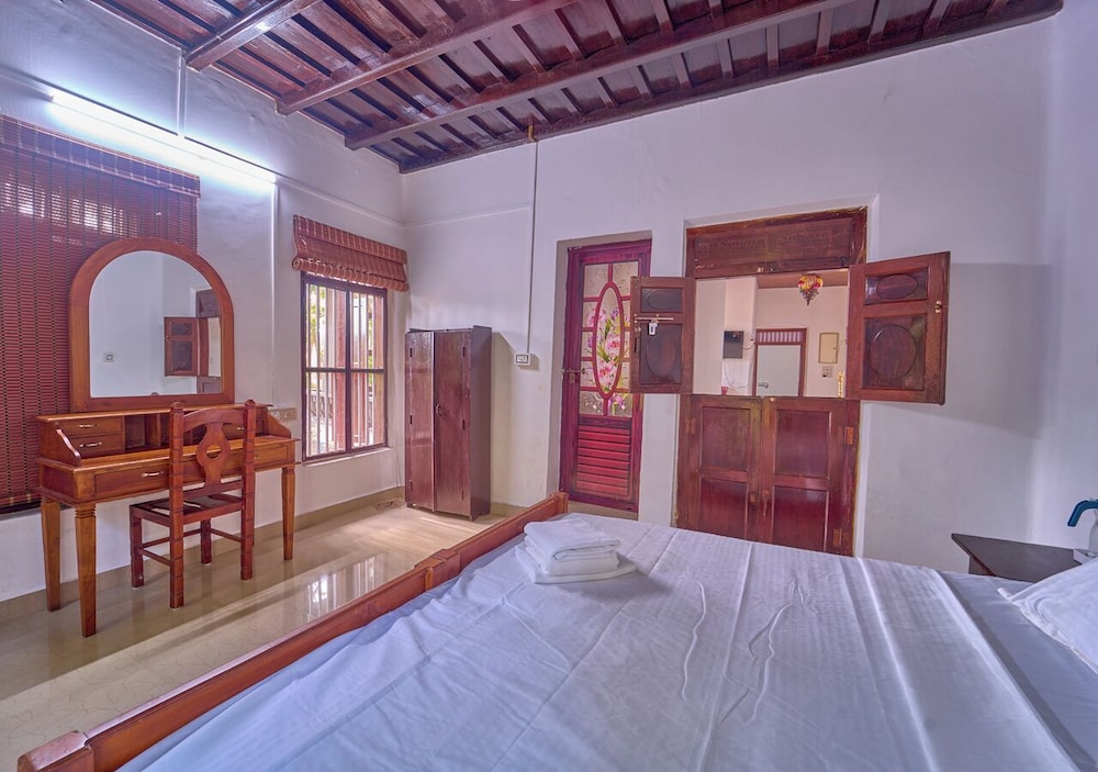 Cotelac Heritage Lake Resort Alleppey