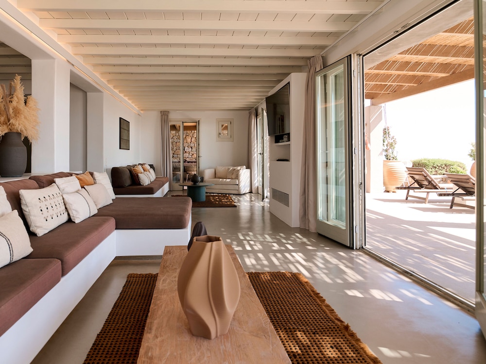 Kounoupas Complex by Mykonos Rocks