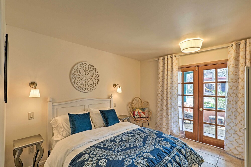 Vibrant 'casa Paloma' w/ Patio - Near Vineyards! view 3