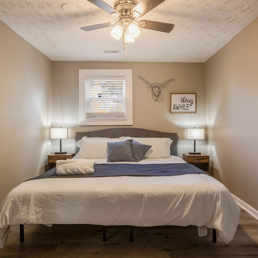 Newly Renovated 4BR Cozysuites - Image 2
