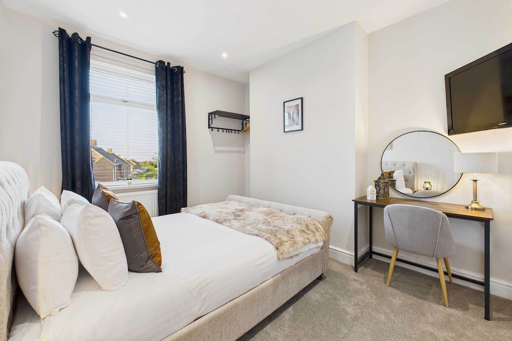 Host Stay Jomor House