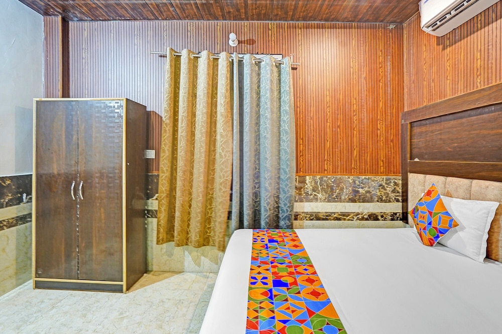 Fabhotel Radha Palace