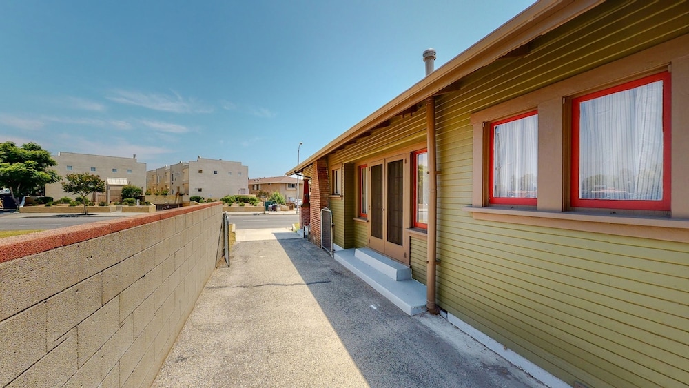 Cozy Alhambra 3BR Near Downtown Los Angeles view 3