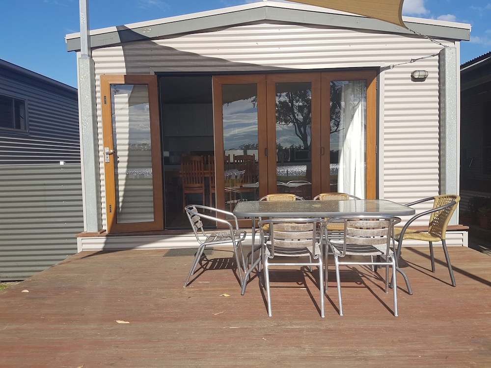 Bentley Waterfront Motel & Cottages