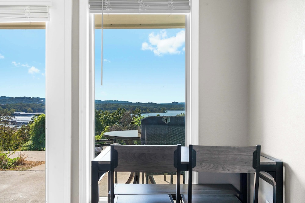 Waterview Oasis Stay for 4