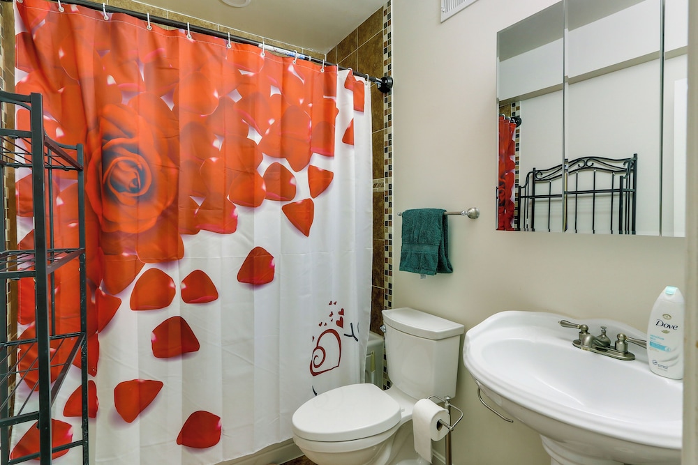 Clarksburg Getaway Near DC + Baltimore Sights!
