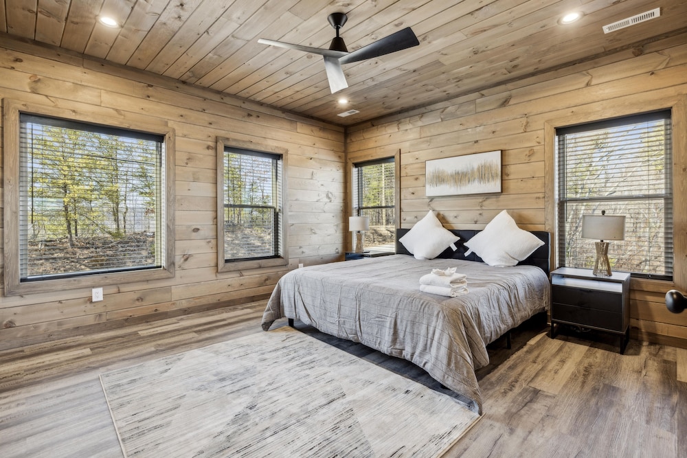 Jerne To The Top 4 Bedroom Cabin
