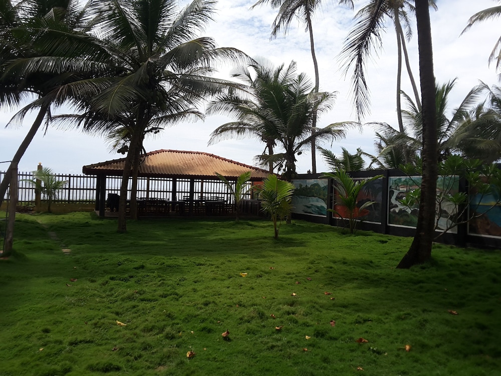 Astonishing Villa Firenze Galle Srilanka view 5