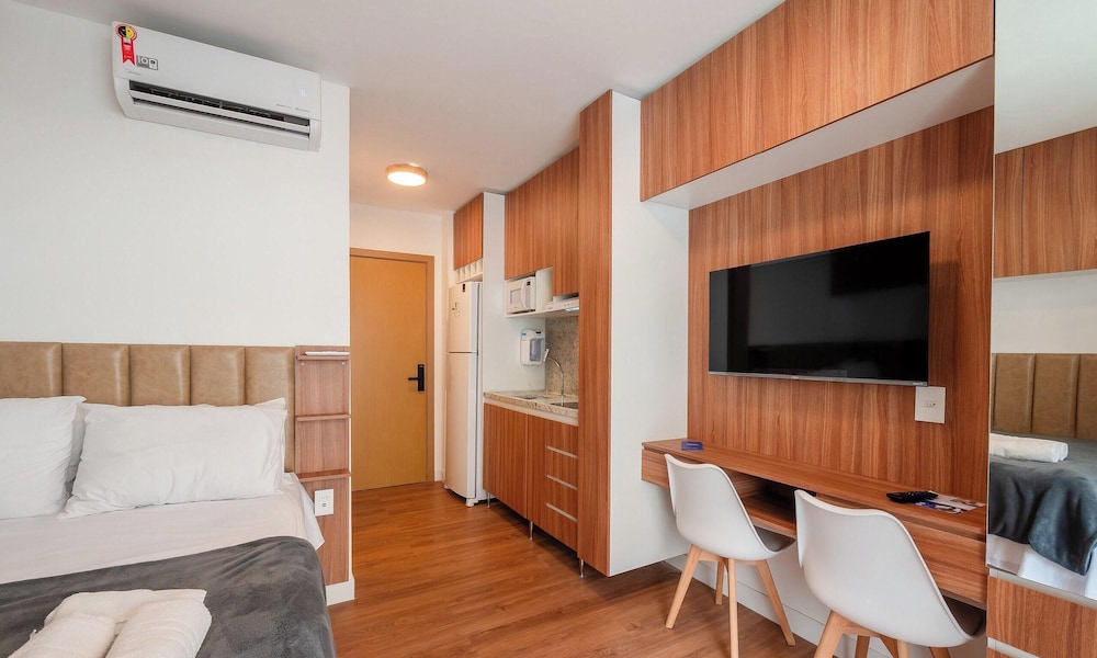 Fully Equipped Accommodations in a Building With a Pool, 270m From Barra Beach - Caoa