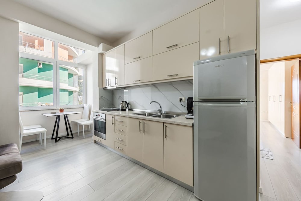 Beachfront Apartment - Near Beach City