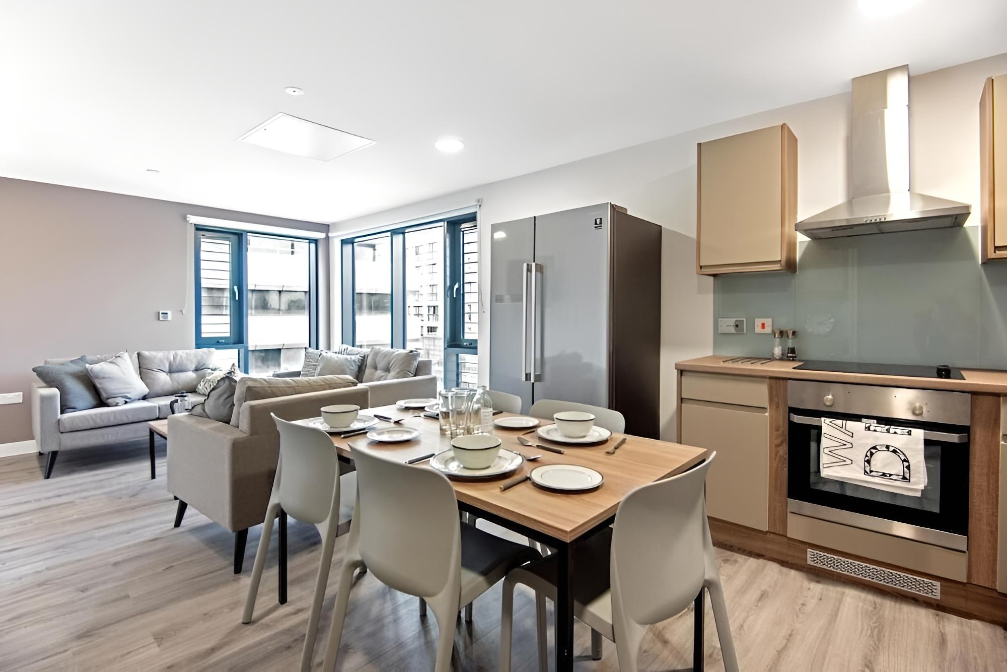 Bright Ensuite Rooms in CARDIFF view 3