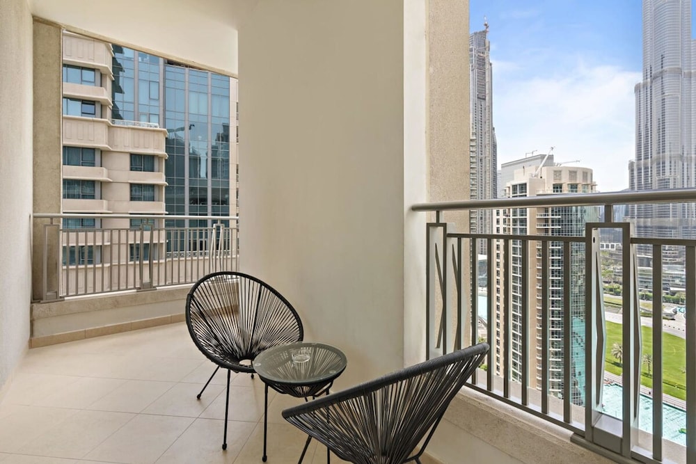 Silkhaus Large Burj Khalifa Prime View Gym Pool