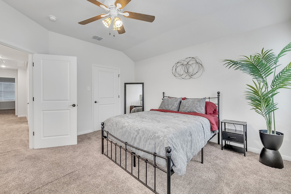 Modern 3br In Gated Community Near Jbsa & Seaworld 3 Bedroom Duplex