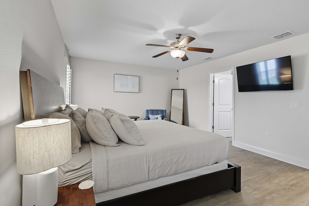 Modern 4BR Retreat Near Beach Heated Pool