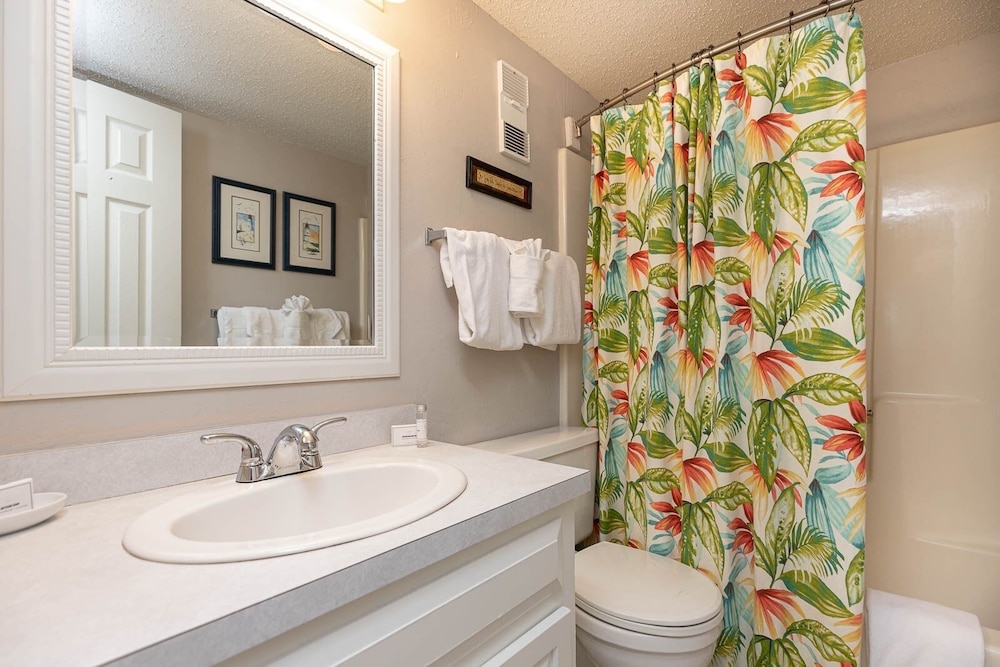 Island Winds West 380 3 Bedroom Condo
