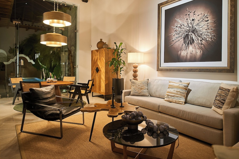 Singular Signature Residences