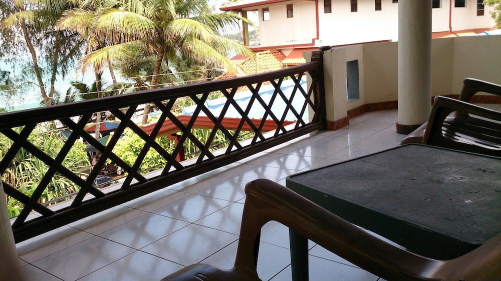 Gayana Hotel