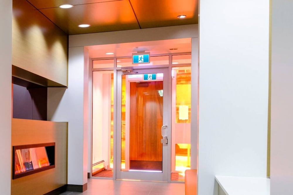 Pender Modern Studio on the Edge of Downtown Chinatown