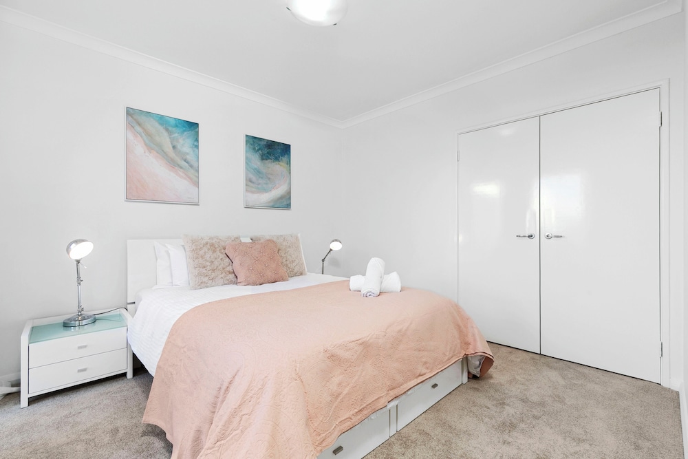 Walk to Beach Coastal Home in Coogee