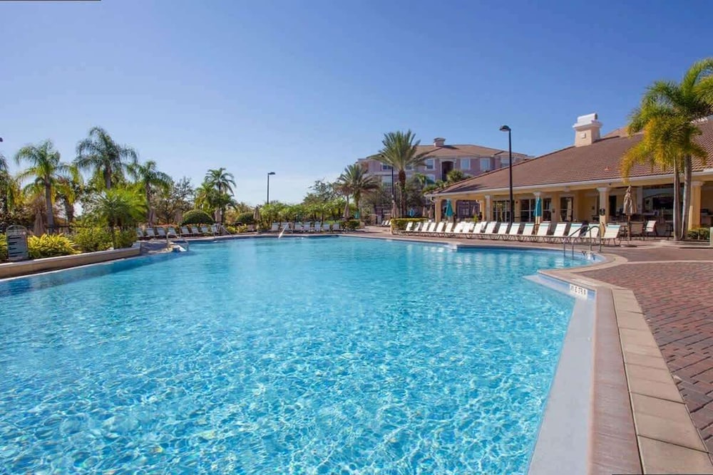 Spacious 2Bd Condo - Pool Hot Tub - Near I-drive