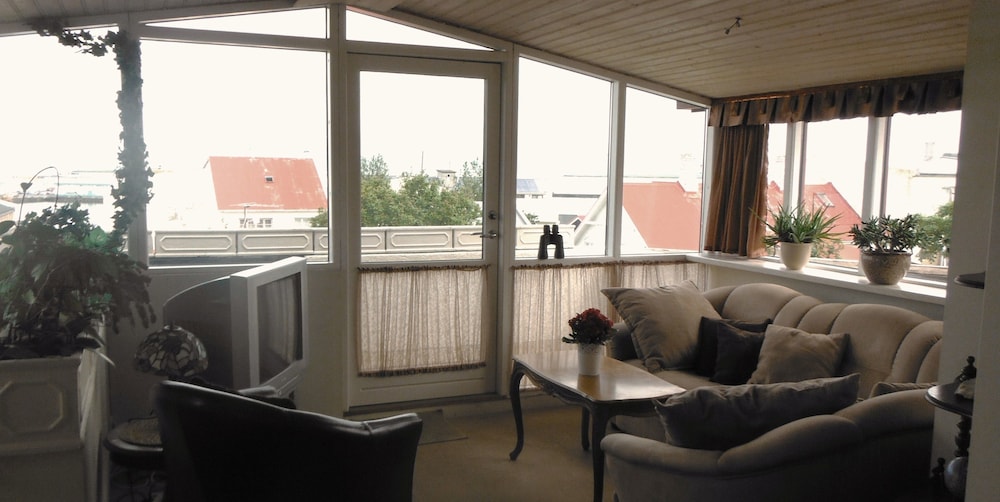 Three Sisters Studio Apartments