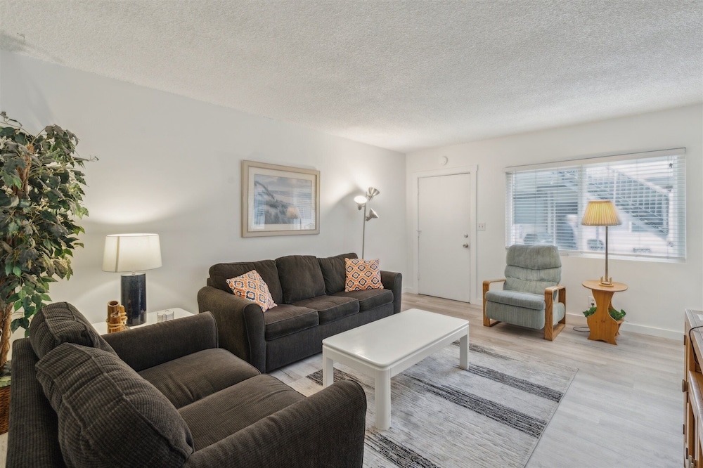 Beautiful 2 Bed Beach Getaway #115 2 Bedroom Condo by Sunset Shores Condominiums