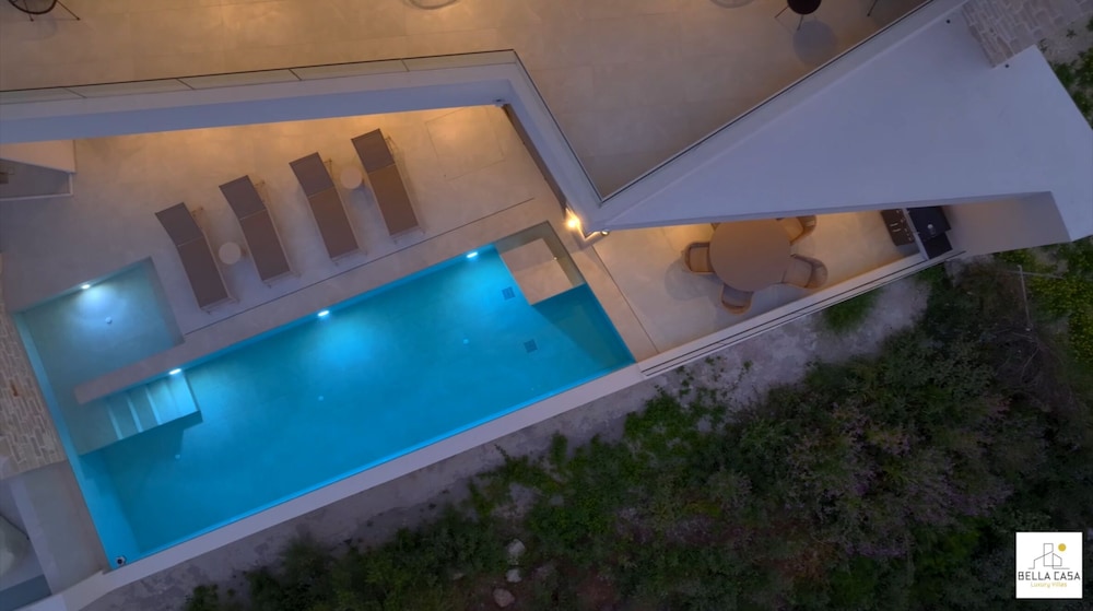 Bella Casa - Newly Built Designer Villa