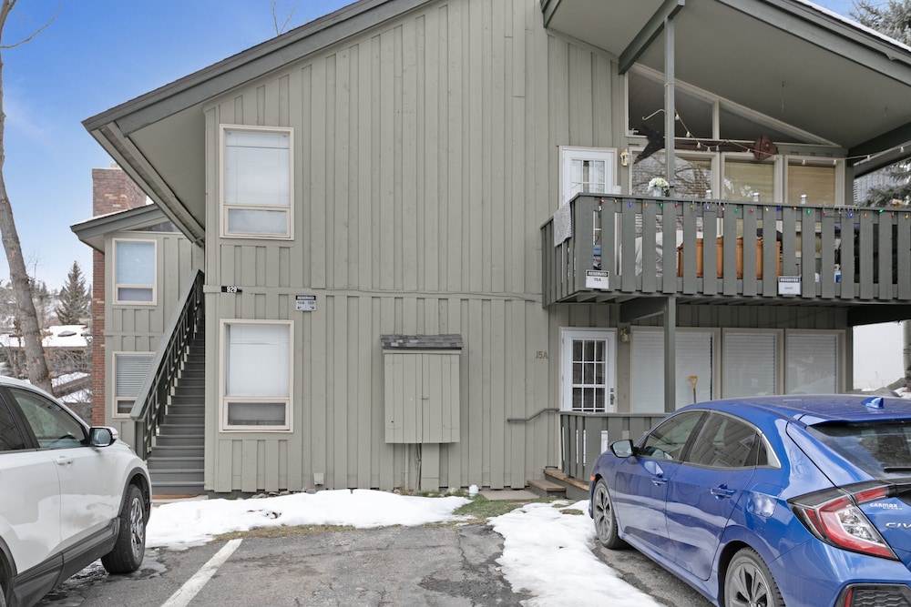 929 Red Sandstone 3 Bedroom Condo