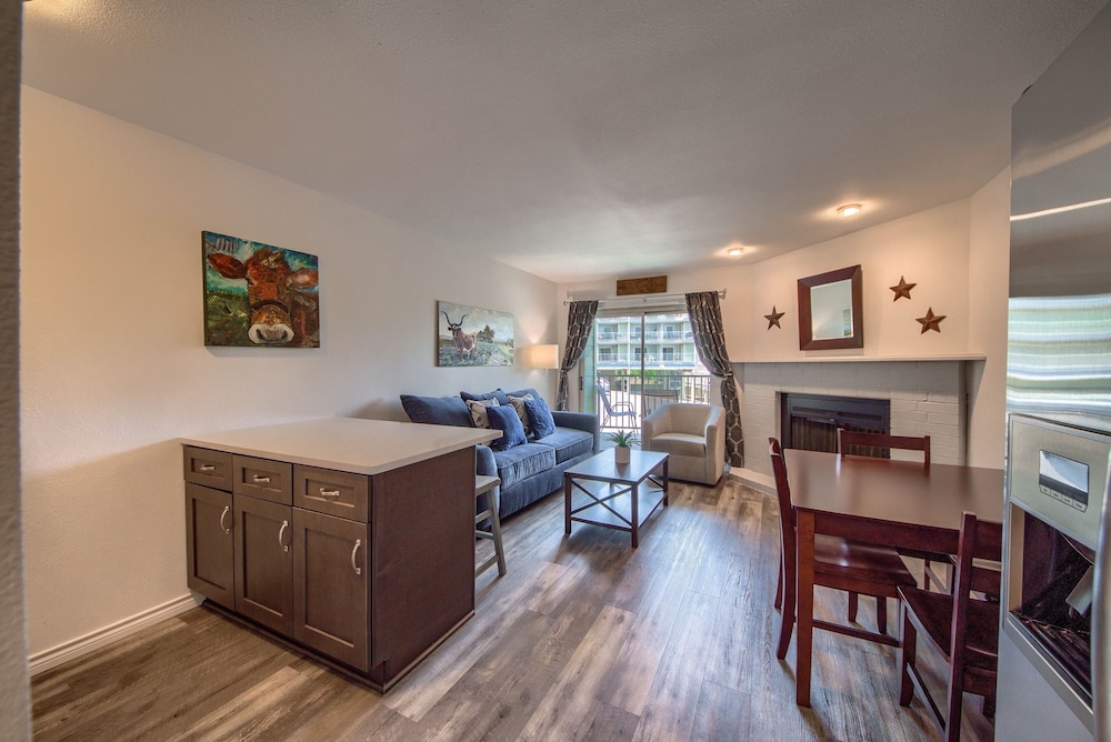 Grandma's River Haus       Rrc A108 1 Bedroom Condo by RedAwning view 4