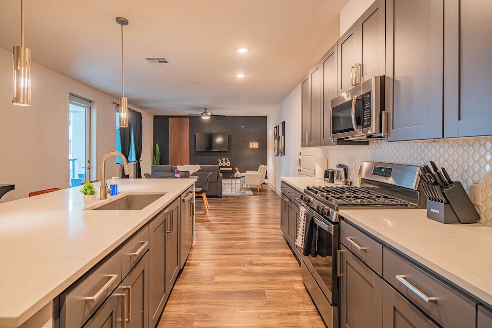 ROVE LIVING/KB - Scottsdale Grand