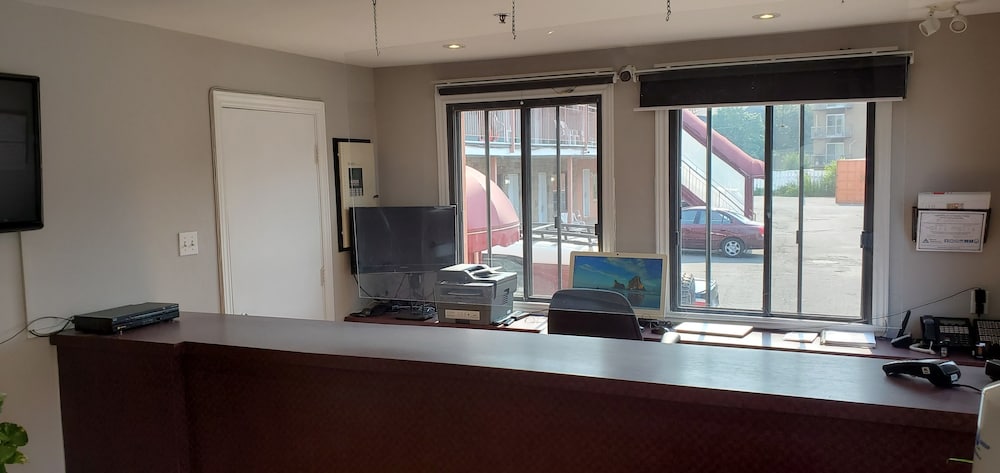 Falcon Motel Brossard