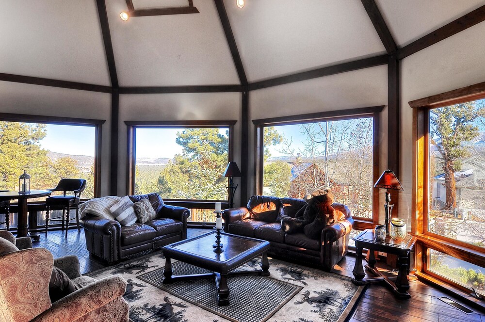 No 2 Luxurious Castle Glen Estate