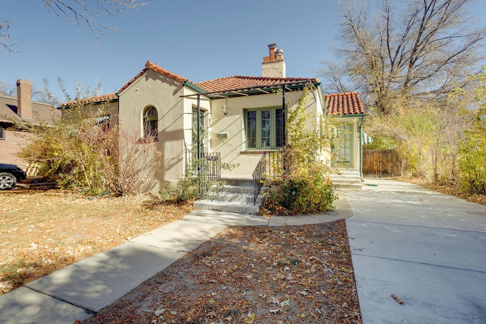 Yard & Grill: Centrally Located Denver Retreat!