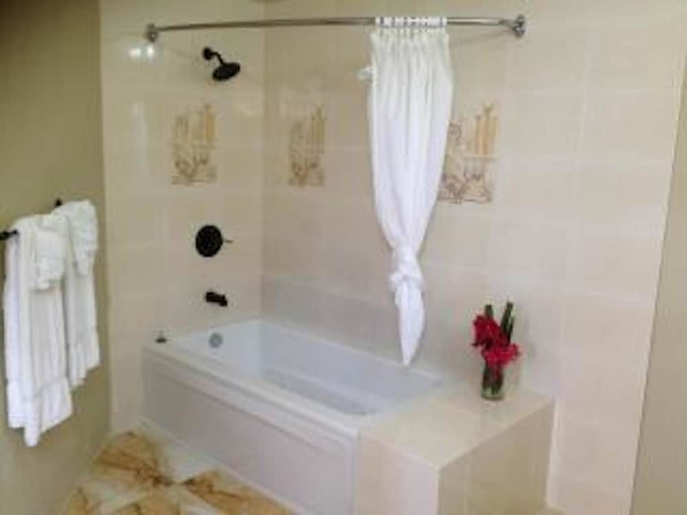 Waters Edge Guest House