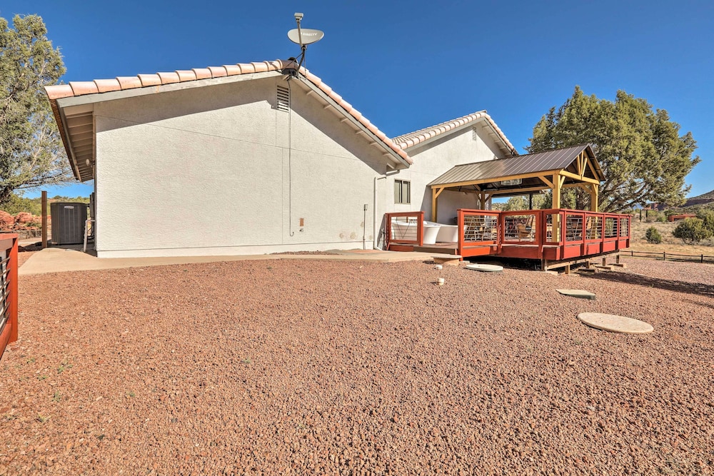Deck & Indoor Pickleball Court: West Sedona Home! view 4